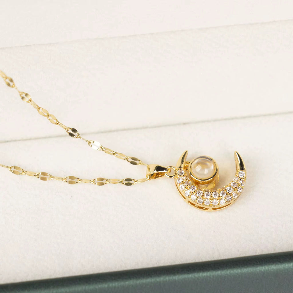 ✨ Collier Soleil & Lune en Zircon – Éclat Céleste ✨